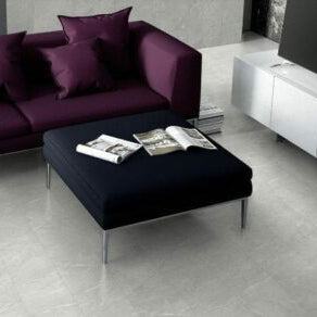 Laminat Fliesen- Stein- und Marmoroptik Offenburg in weiß. Laminatboden bei Vinylshop24. Einfache Verlegung, robust & pflegeleicht.