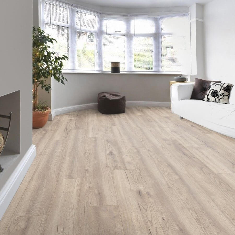 Laminat Eiche Trier in Holzoptik Landhausdielen. Laminatboden bei Vinylshop24. Einfache Verlegung, robust & pflegeleicht.