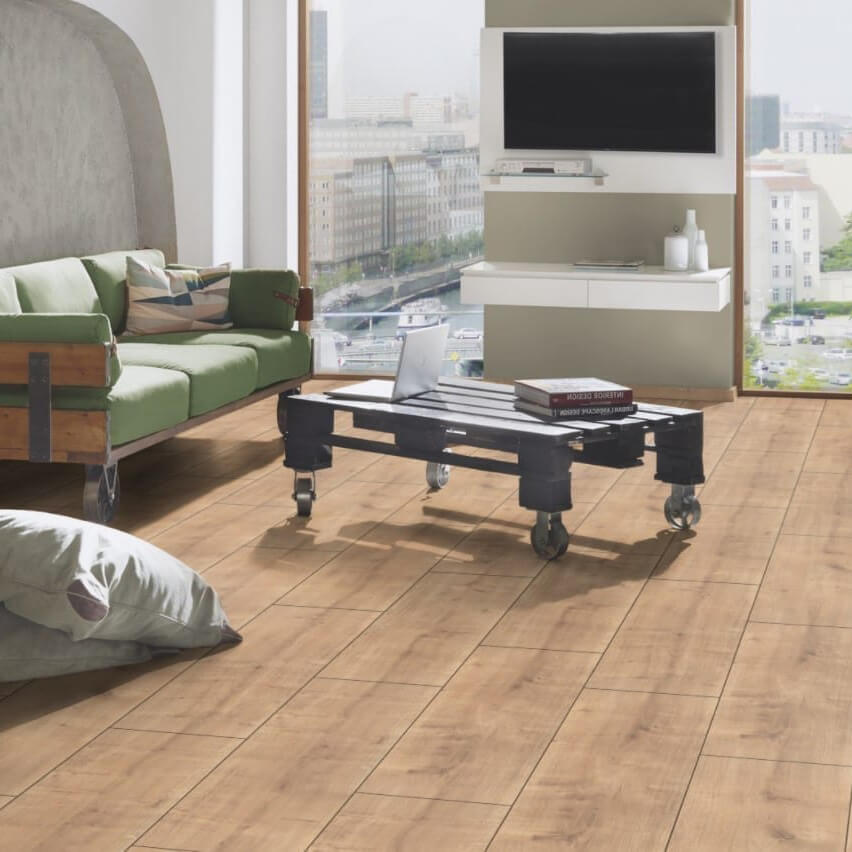 Laminat Eiche Schwäbisch in Holzoptik Landhausdielen. Laminatboden bei Vinylshop24. Einfache Verlegung, robust & pflegeleicht.