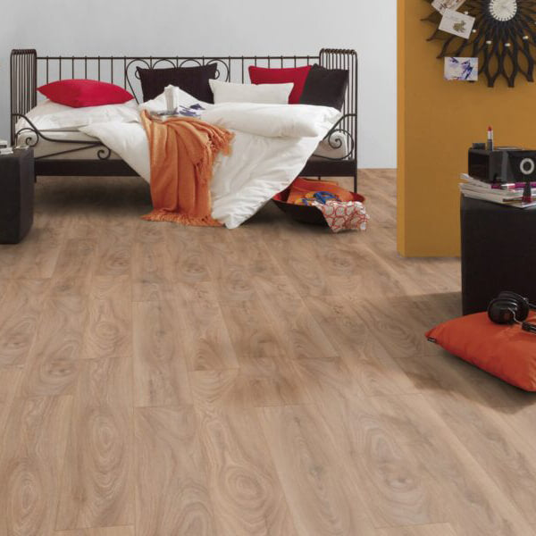 Laminat Eiche Neustrelitz in Holzoptik Landhausdielen. Laminatboden bei Vinylshop24. Einfache Verlegung, robust & pflegeleicht.