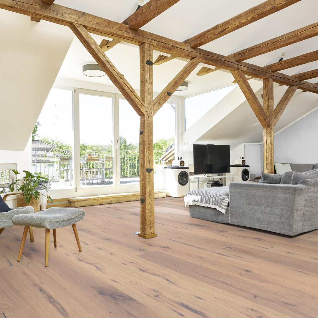 Hochwertiger Parkettboden Aurich aus Eiche – Klickparkett und Fertigparkett zum einfachen Verlegen. Robustes Echtholz Parkett mit natürlicher Optik für stilvolle Wohnräume