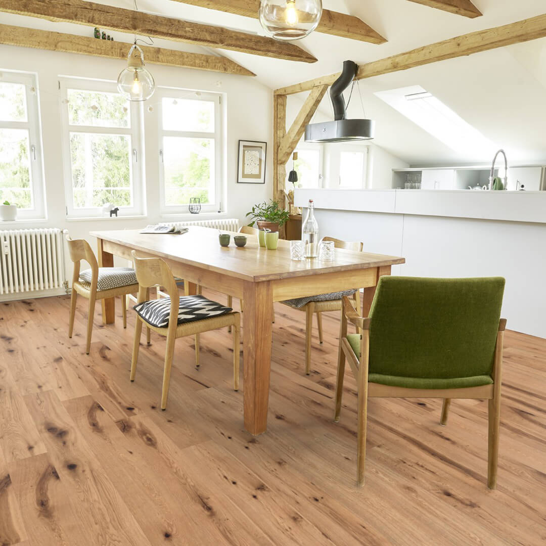 Hochwertiger Parkettboden Hameln aus Eiche – Klickparkett und Fertigparkett zum einfachen Verlegen. Robustes Echtholz Parkett mit natürlicher Optik für stilvolle Wohnräume.