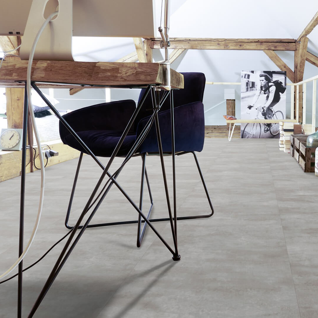 Vinylboden in Fliesenoptik – hochwertiges Klick-Vinyl der EleganceLock-Serie Brüssel in grau, modern, pflegeleicht und wasserdicht, erhältlich bei vinylshop24