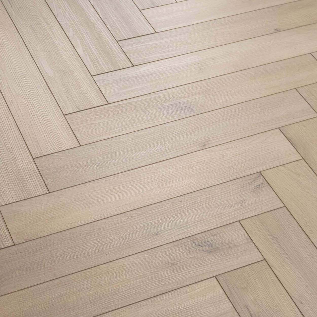 Vinylboden im Fischgrät Design Palermo – edles Klick-Vinyl in authentischer Eiche Holzoptik aus der FlexiLock Select Kollektion, modern, wasserdicht und pflegeleicht, erhältlich bei vinylshop24