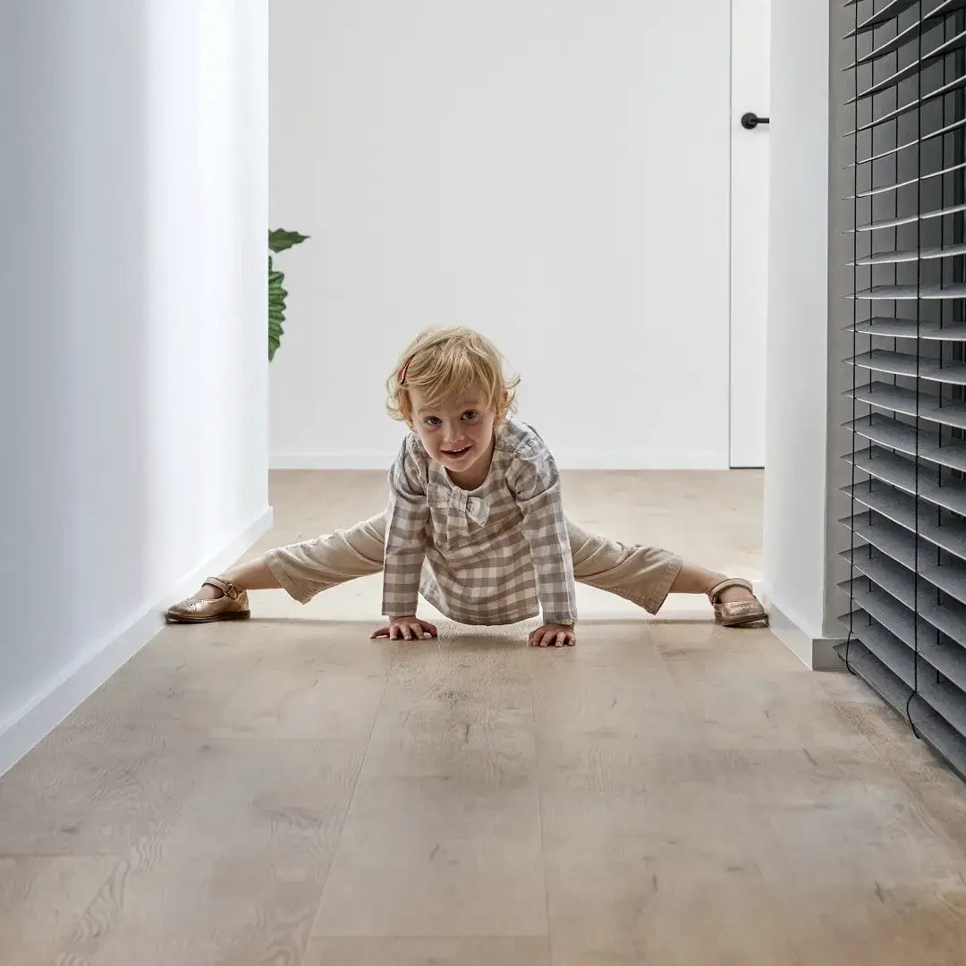 Vinylboden in Eiche-Holzoptik – hochwertiges Klick-Vinyl Graz im Landhausdielen-Design aus der FlexiLock Select Quickfit Kollektion, modern, wasserdicht und pflegeleicht, erhältlich bei vinylshop24