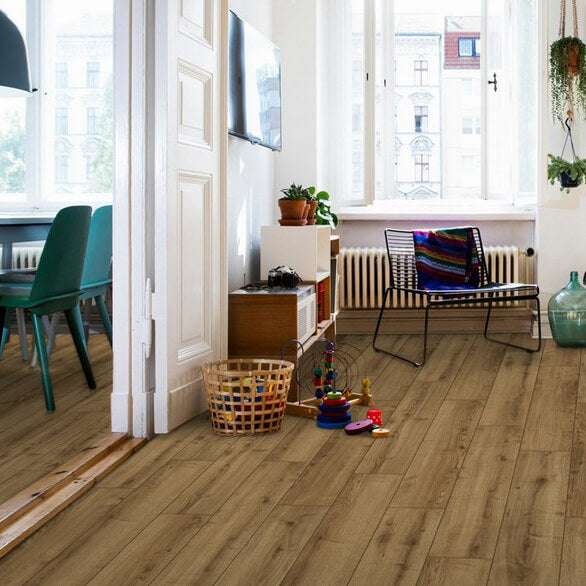 Laminat Eiche Oberstein in Holzoptik Landhausdielen. Veganer Laminatboden bei Vinylshop24. Einfache Verlegung, robust & pflegeleicht.