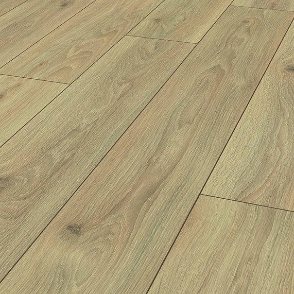 Laminat Eiche Schwerin in Holzoptik Landhausdielen. Laminatboden bei Vinylshop24. Einfache Verlegung, robust & pflegeleicht.