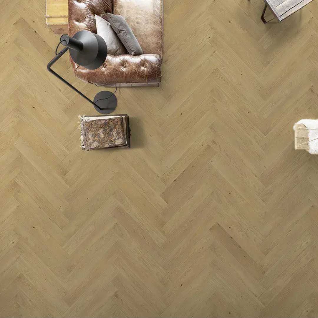 Klick Parkett Fischgrät Meppen verlegt im Wohnzimmer von Vinylshop24