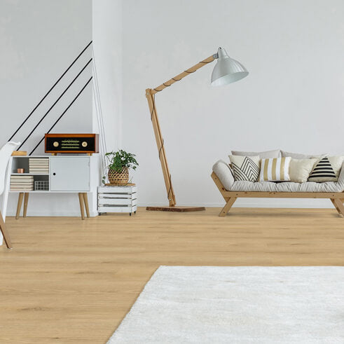 Vinylboden in Eiche Holzoptik – Klebevinyl Lübeck Dielenoptik aus der Kollektion Adhera Premium, modern und pflegeleicht, erhältlich bei Vinylshop24