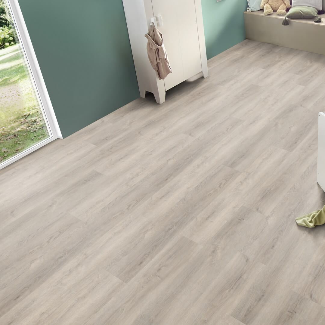 Robuster und pflegeleichter Designerboden – wasserdichtes Klick-Vinyl im Landhausdielen-Stil