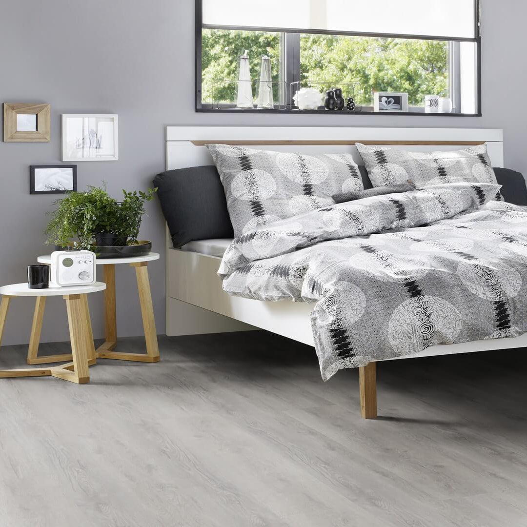 Günstiger und moderner Vinylboden – wasserdichtes Klick-Vinyl in edler Landhausdielen-Optik, erhältlich bei vinylshop24