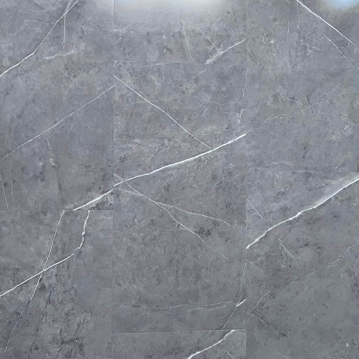 Vinylboden in Hochglanz Fliesenoptik grau – elegantes Klick-Vinyl der EleganceLock-Serie Budapest, modern und wasserdicht, erhältlich bei vinylshop24