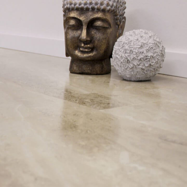 Vinylboden in Hochglanz Fliesenoptik – elegantes Klick-Vinyl der EleganceLock-Serie Petersburg, modern und wasserdicht, erhältlich bei vinylshop24